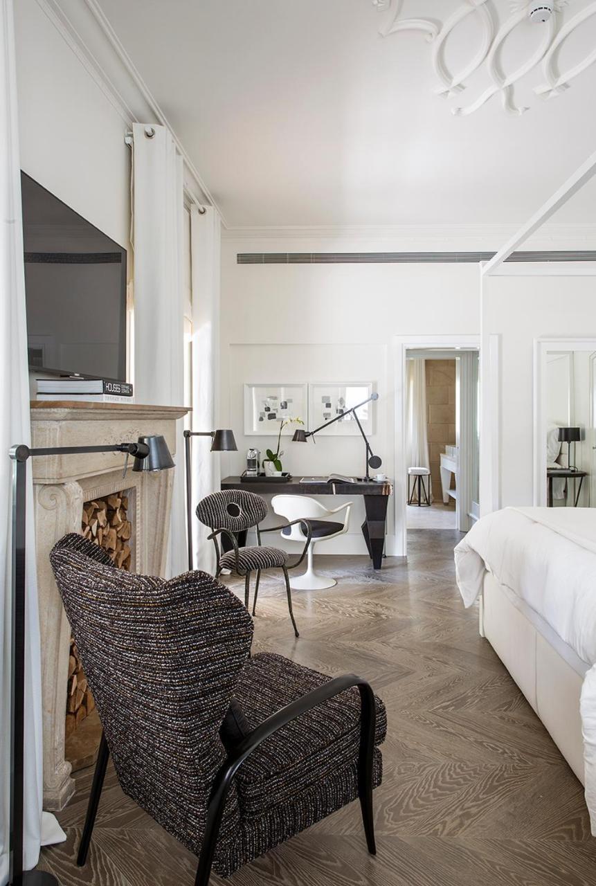 Hotel White